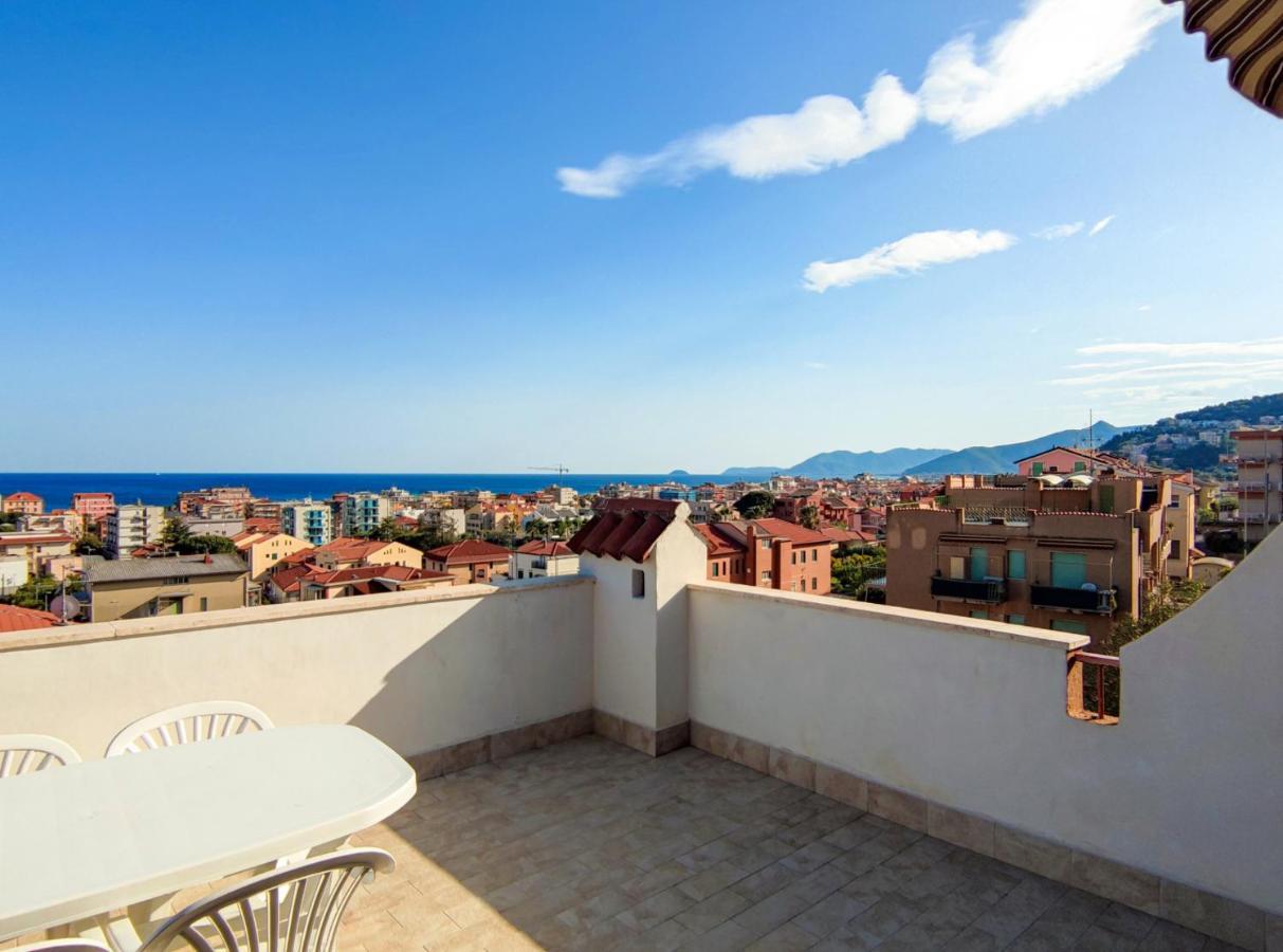 Bella Vista - By Ligooria Lägenhet Pietra Ligure Exteriör bild