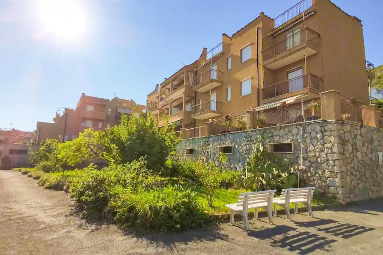 Bella Vista - By Ligooria Lägenhet Pietra Ligure Exteriör bild