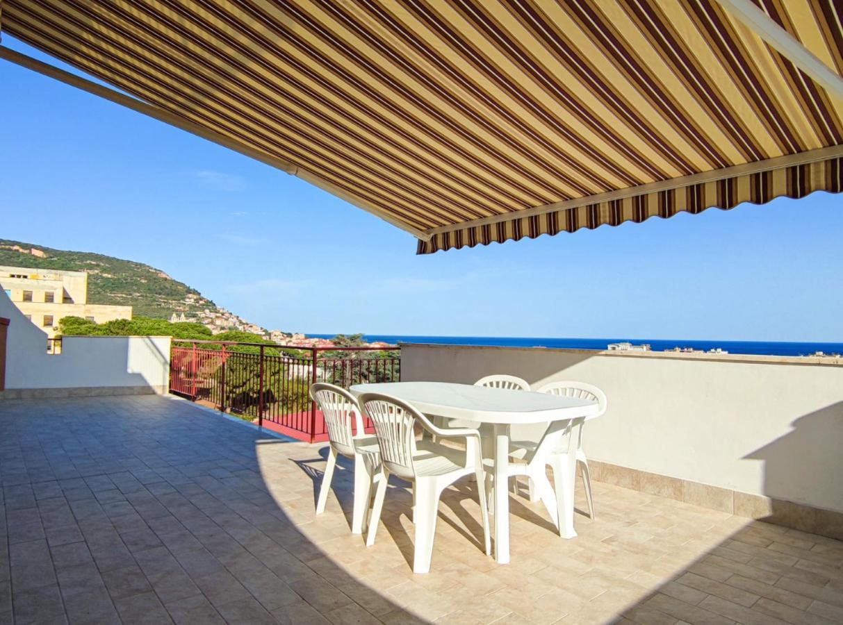 Bella Vista - By Ligooria Lägenhet Pietra Ligure Exteriör bild