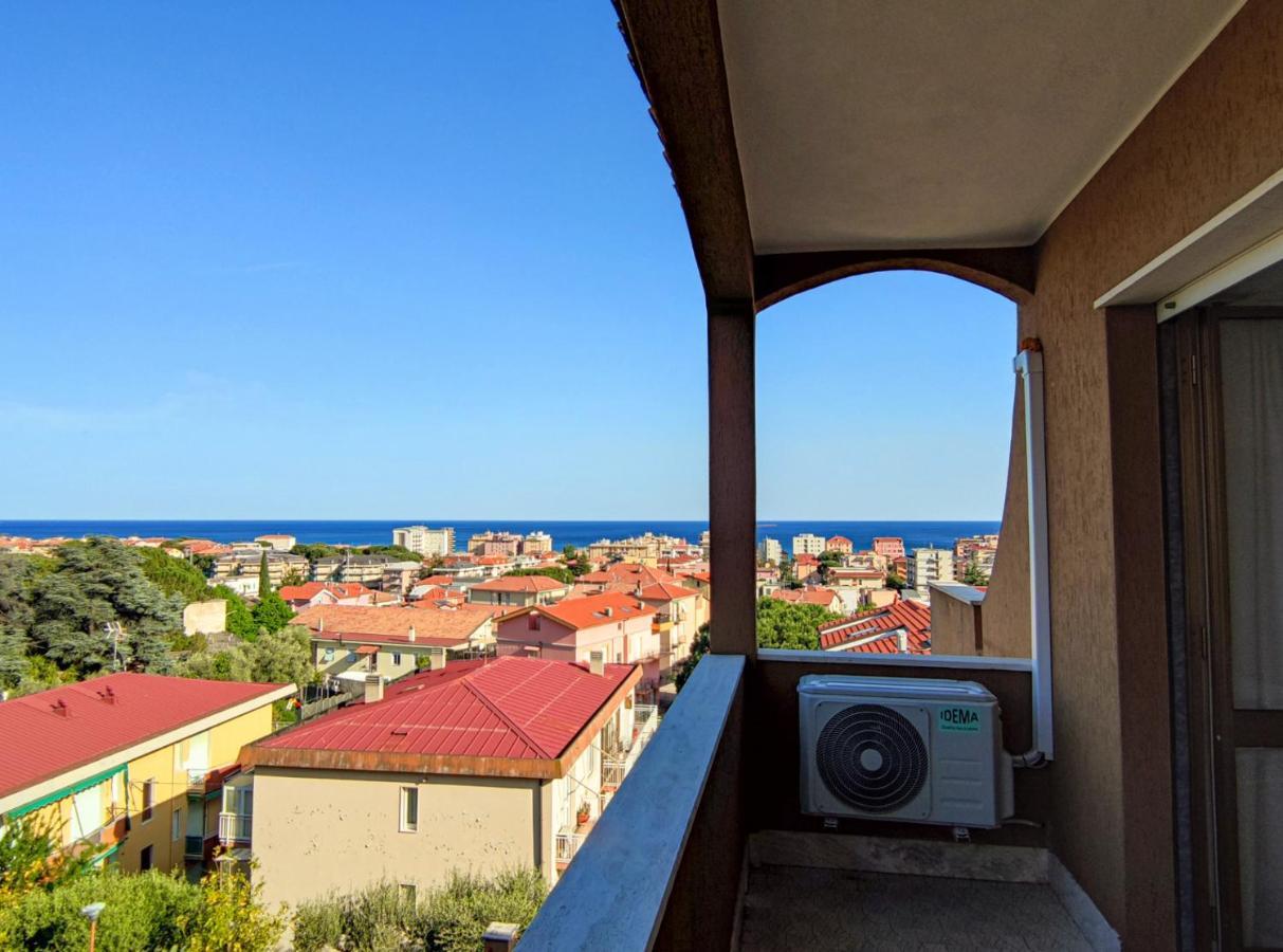 Bella Vista - By Ligooria Lägenhet Pietra Ligure Exteriör bild
